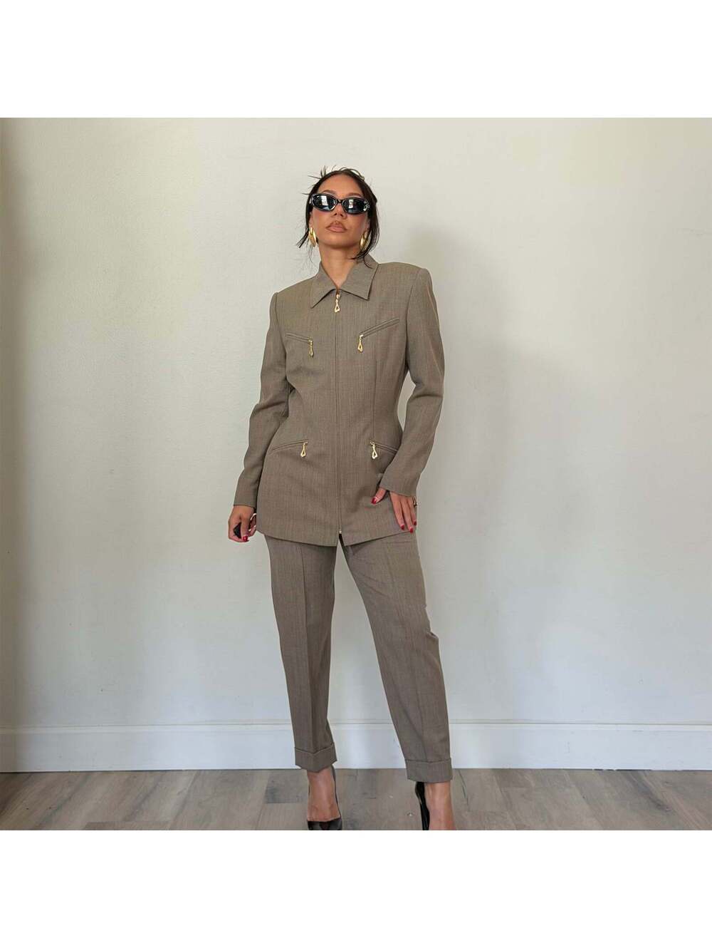 Escada - Picture 8 of 9